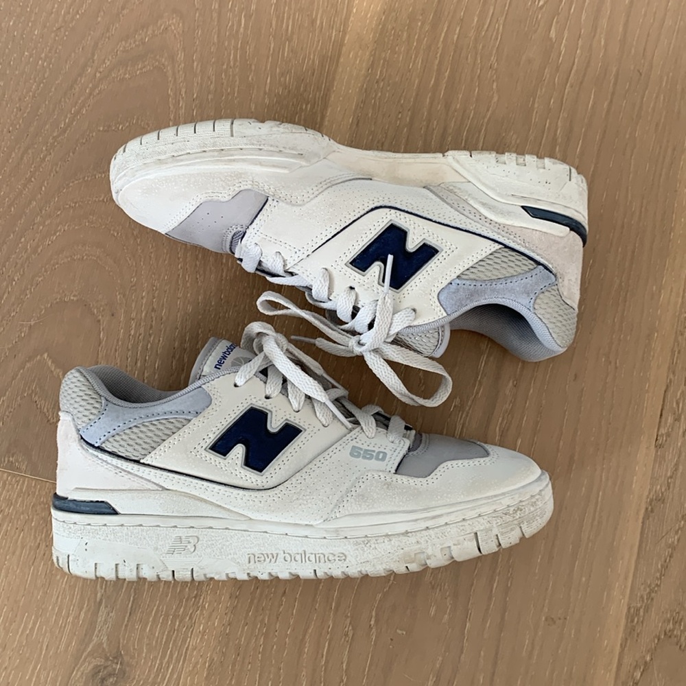 NEW BALANCE MENS 550 size 7 (women’s 8.5)